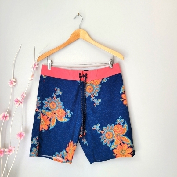 BILLABONG Swim Short- Men's - Picture 1 of 8